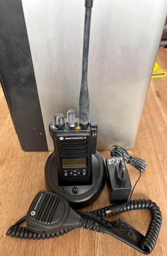 4600 motorola radio - motorola, two