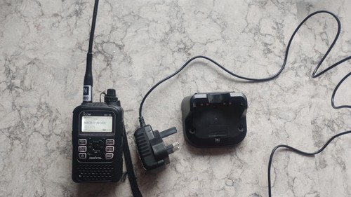 Icom uhf digital - id-31,